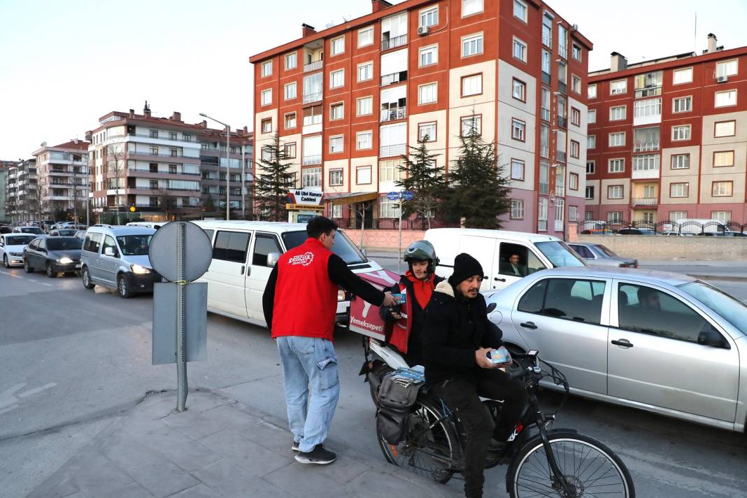 Karatay’ın gençleri iftara 5 kala yollara iniyor 8